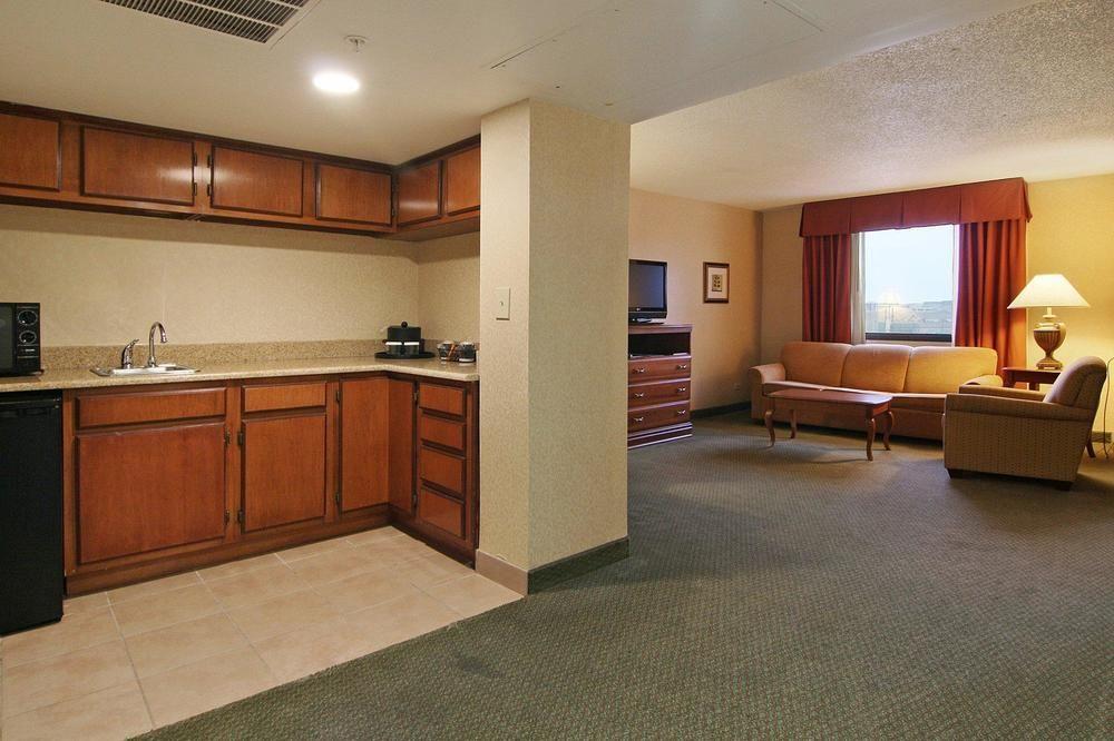Holiday Inn Express Dallas Market Center By Ihg Exteriör bild