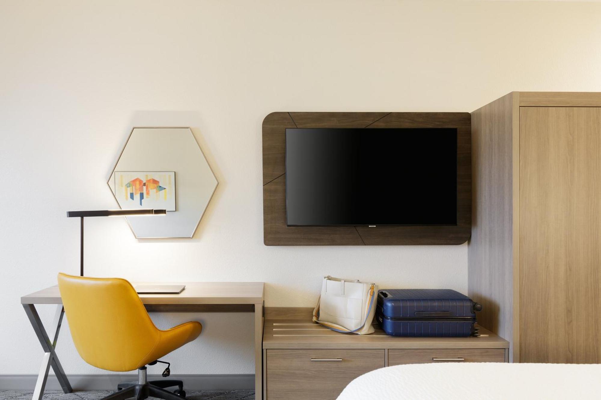Holiday Inn Express Dallas Market Center By Ihg Exteriör bild