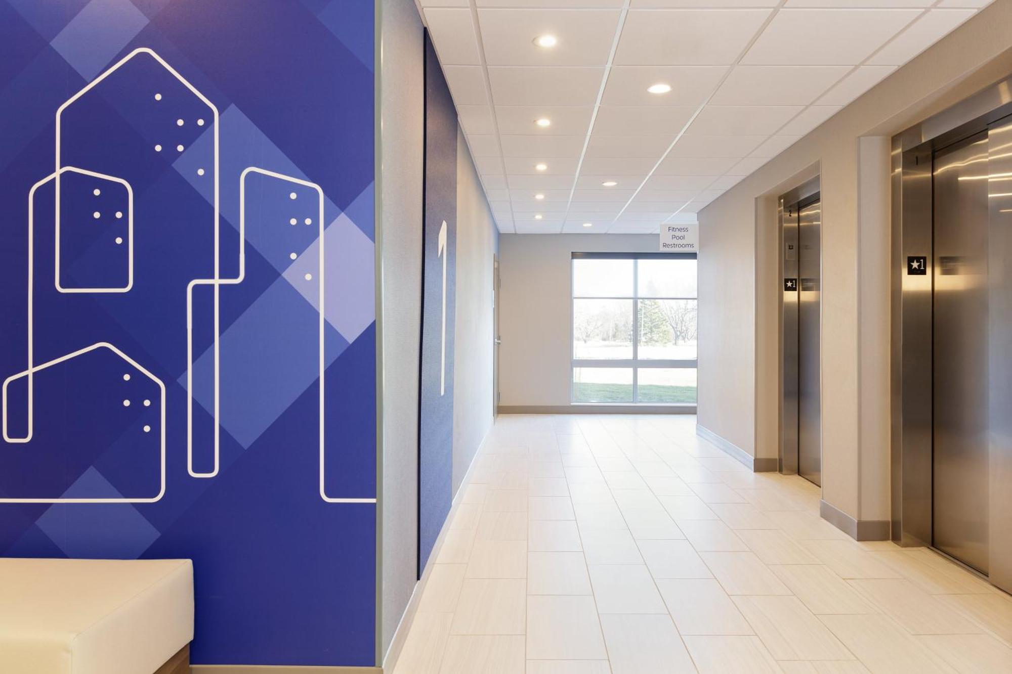Holiday Inn Express Dallas Market Center By Ihg Exteriör bild