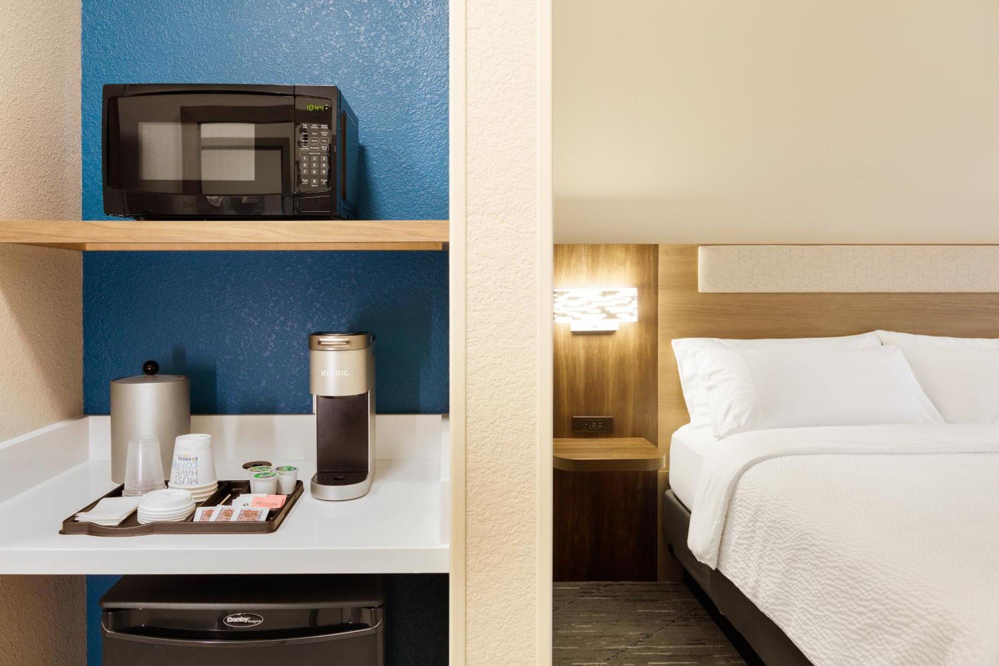 Holiday Inn Express Dallas Market Center By Ihg Exteriör bild