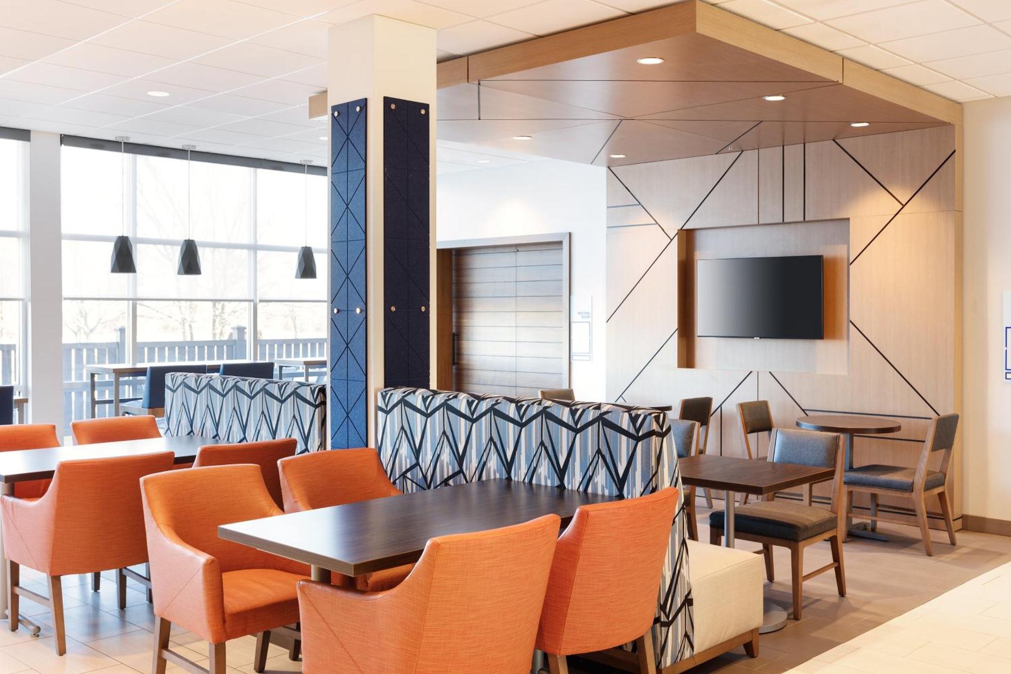 Holiday Inn Express Dallas Market Center By Ihg Exteriör bild