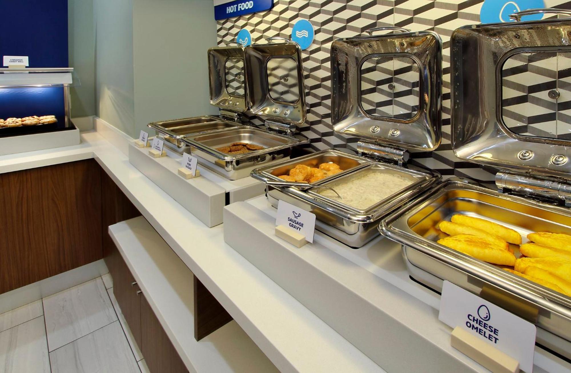 Holiday Inn Express Dallas Market Center By Ihg Exteriör bild