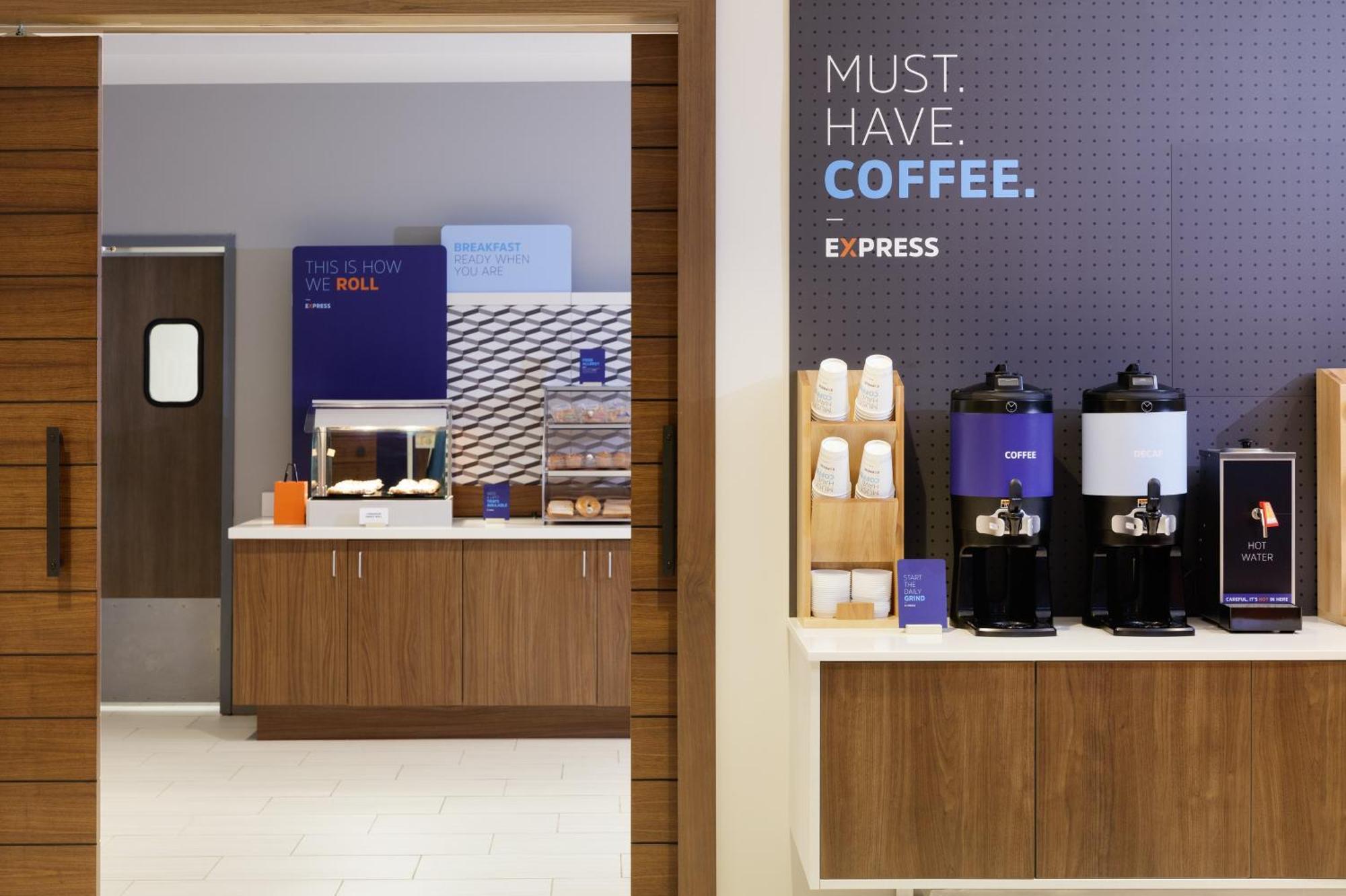 Holiday Inn Express Dallas Market Center By Ihg Exteriör bild