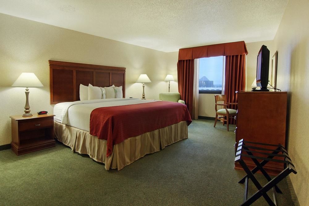 Holiday Inn Express Dallas Market Center By Ihg Exteriör bild