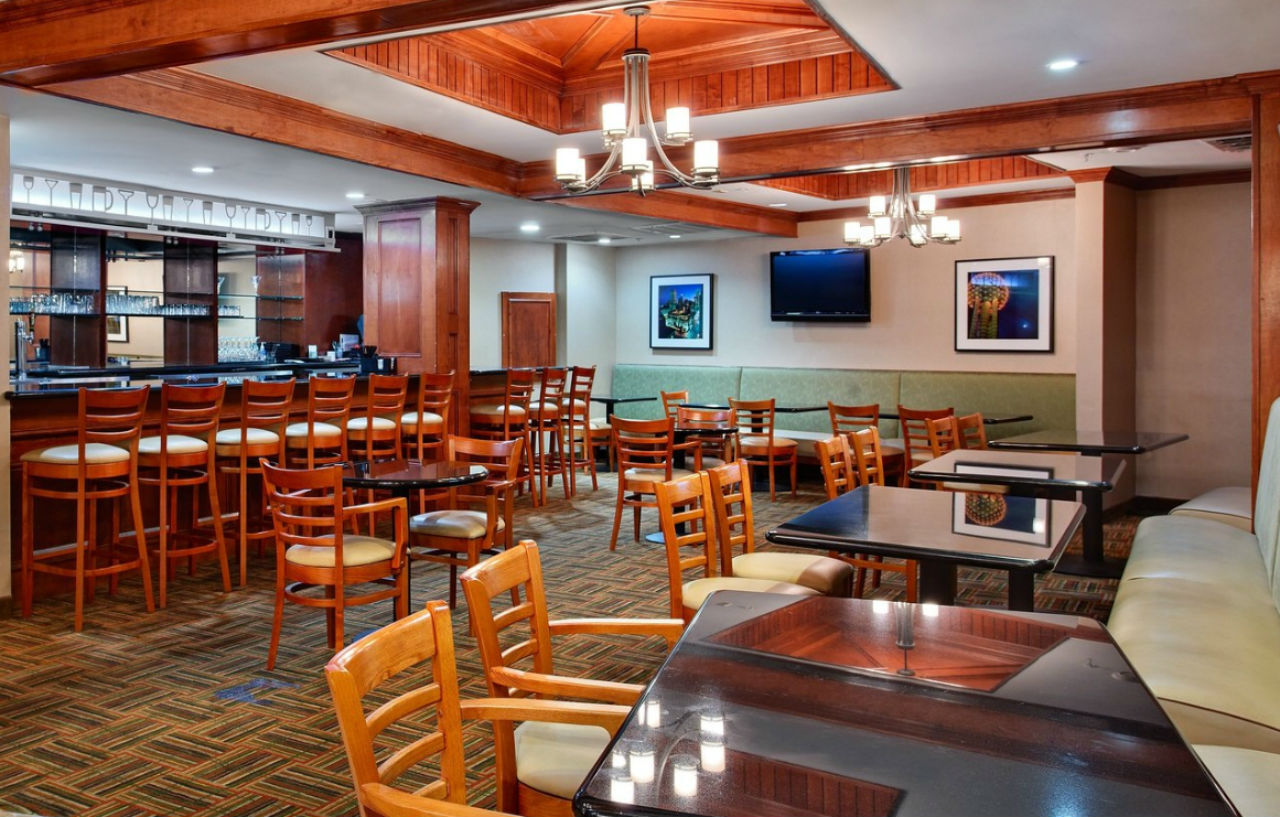 Holiday Inn Express Dallas Market Center By Ihg Exteriör bild